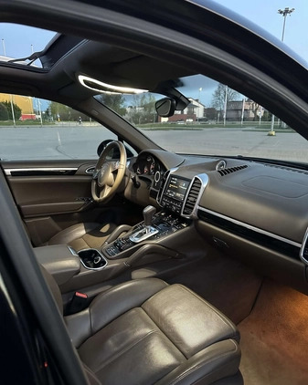 Porsche Cayenne cena 221400 przebieg: 77000, rok produkcji 2013 z Słupsk małe 781